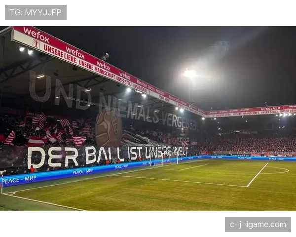 欧联杯决赛点燃历史交汇点,球队荣耀激荡球迷热情 欧联杯决赛点燃历史交汇点,球队荣耀激荡球迷热情