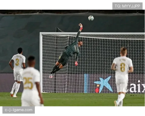 库尔图瓦:欧冠淘汰赛多场门神级关键战表演 库尔图瓦:欧冠淘汰赛多场门神级关键战表演